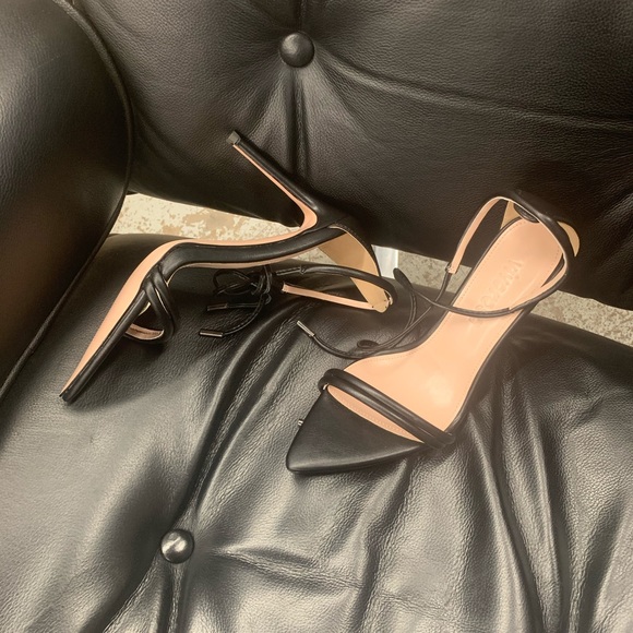 Women’s Pointed Toe Strappy Sandal Heel Black Faux Leather - Picture 13 of 14